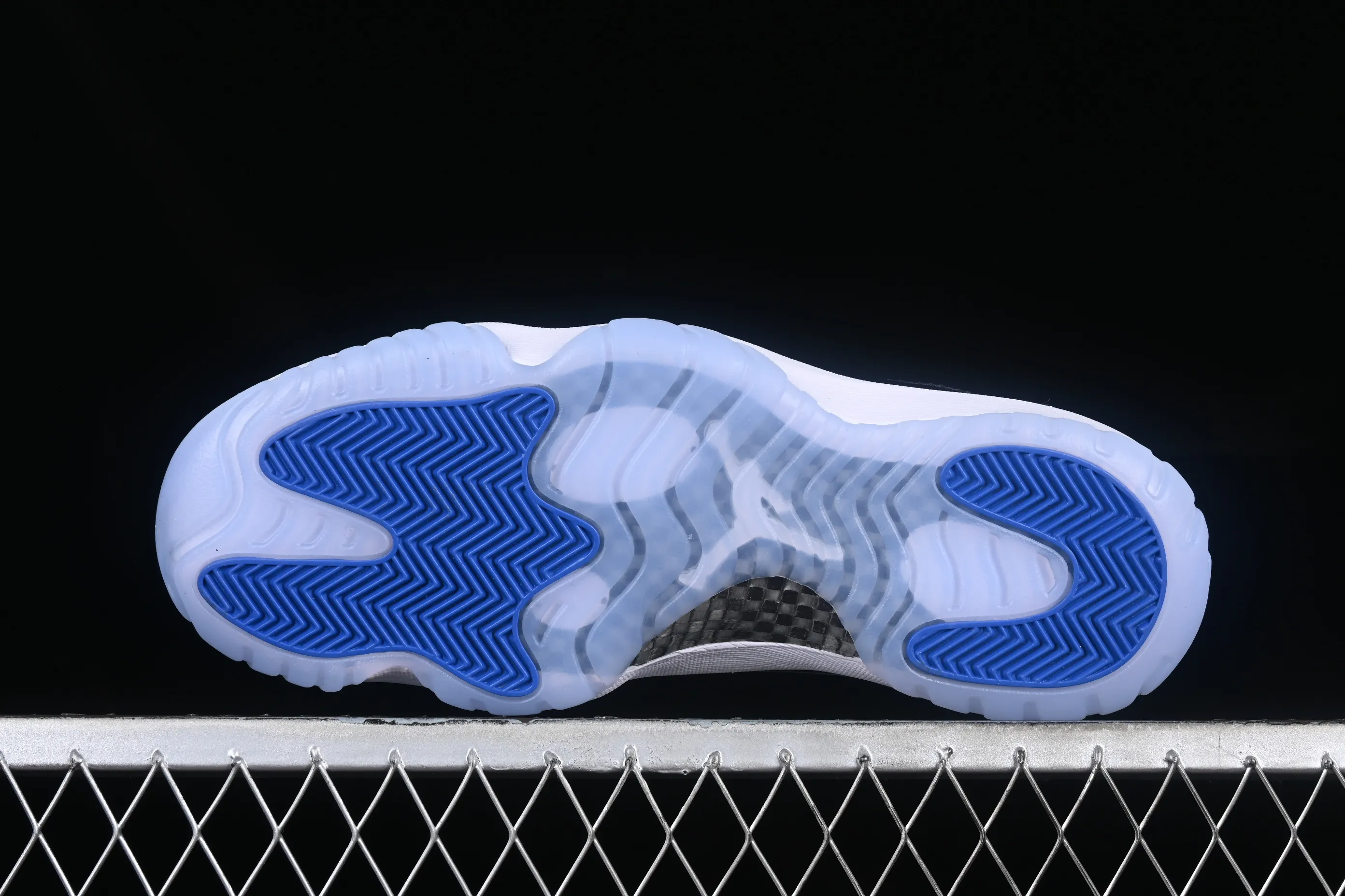 All categories Air Jordan Jordan series basketball shoes Air Jordan 11 F version Air Jordan 11 Low "Space Jam" AJ11 Joe 11 slam dunk real standard real carbon low-top basketball shoes FV5104-004